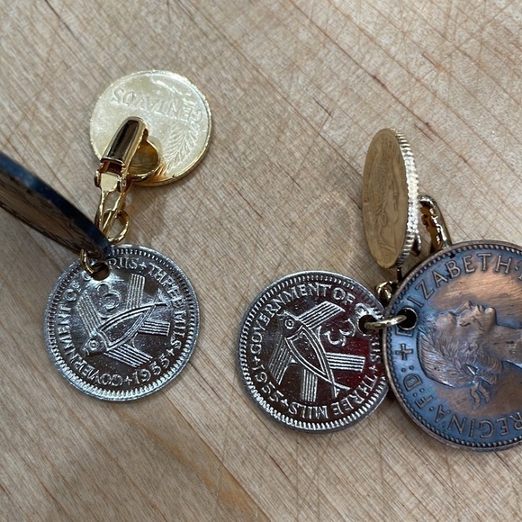 Queen Elizabeth II Coin Clip On Earrings—Gorgeous!! Peruvian Coin on Top—EUC - Picture 7 of 8